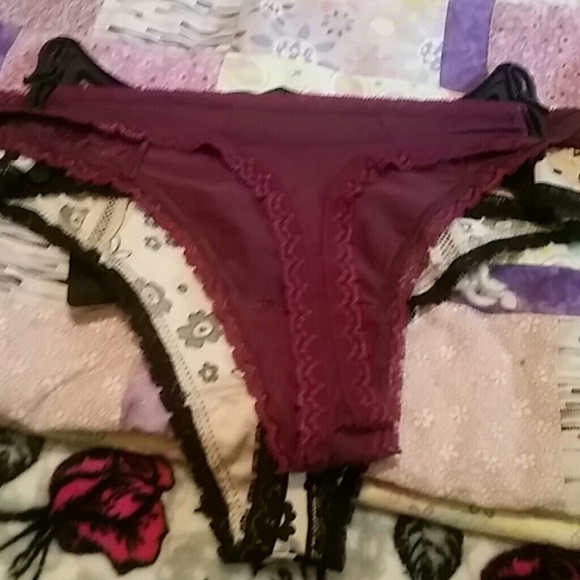 Lace trimmed thongs - Picture 2 of 2